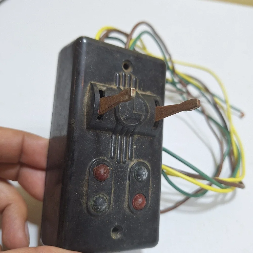 Lionel 1121 O-27 Gauge Switch Controller. New wiring.